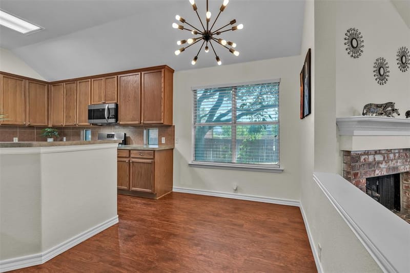 8102 Mansanillo Court, Arlington TX 76002 - Photo 11