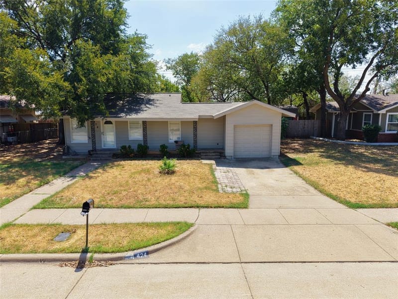 424 E Ellen Avenue, Hurst TX 76053 - Photo 2