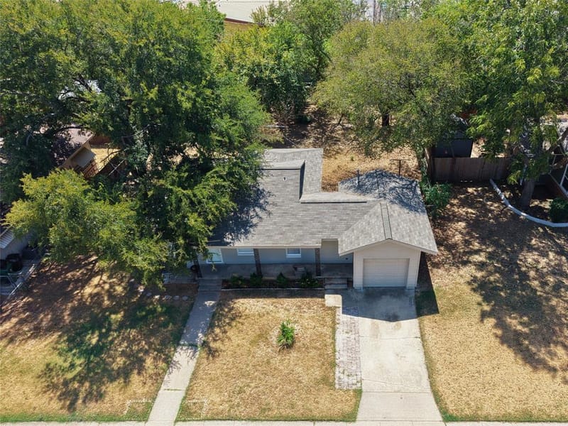 424 E Ellen Avenue, Hurst TX 76053