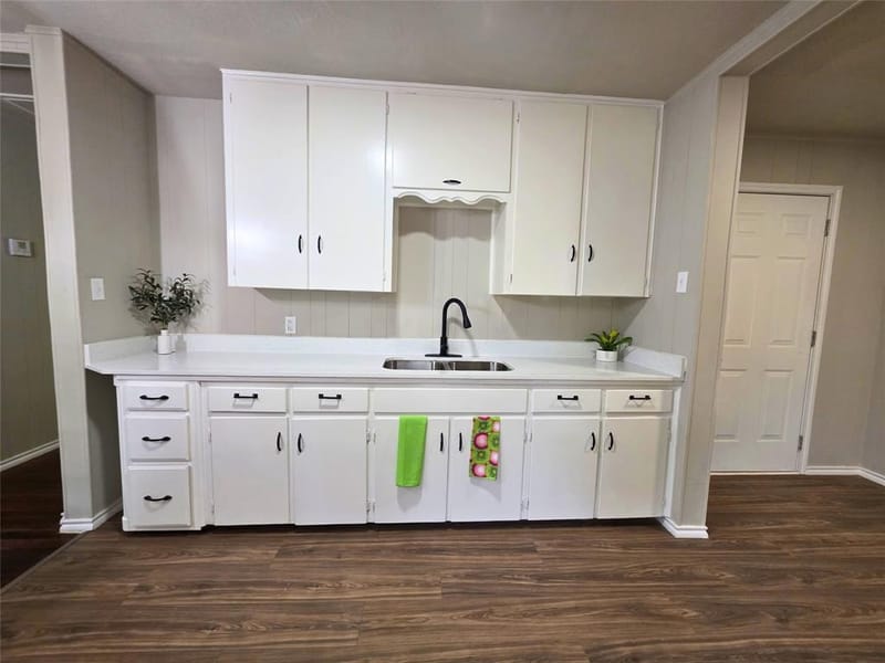 424 E Ellen Avenue, Hurst TX 76053 - Photo 8