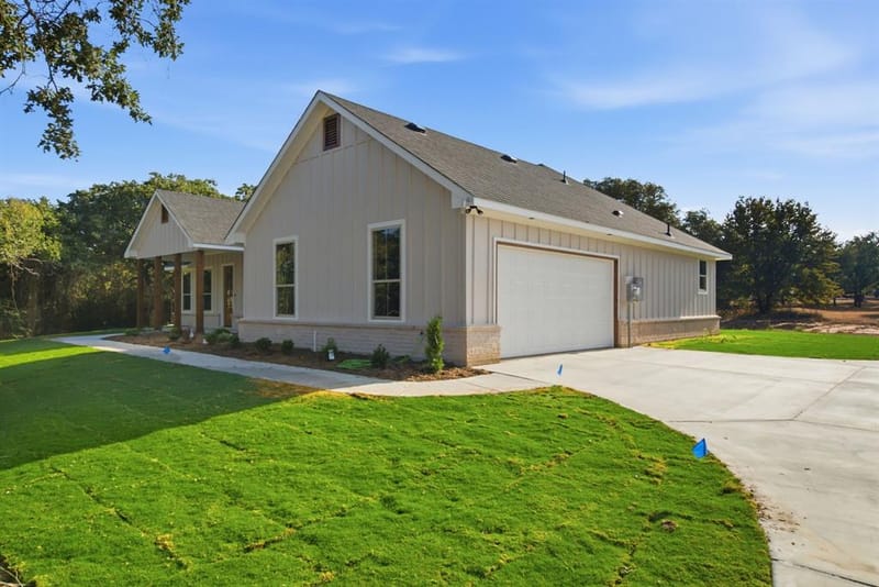 209 Waterford Drive, Weatherford TX 76086 - Photo 2
