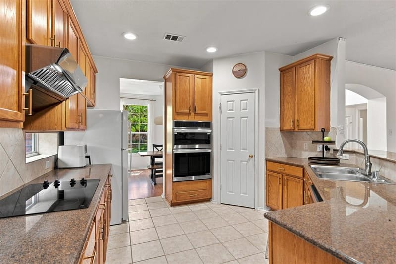7112 Bryce Canyon Drive, McKinney TX 75072 - Photo 9