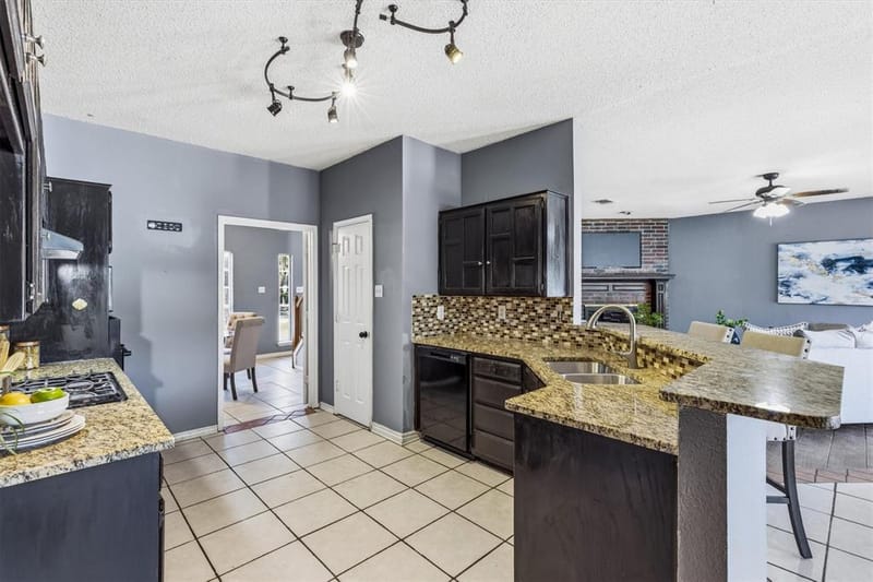 2324 Boardwalk Drive, Mesquite TX 75181 - Photo 8