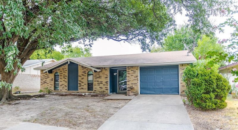 2633 Santa Anna Drive, Grand Prairie TX 75052 - Photo 4