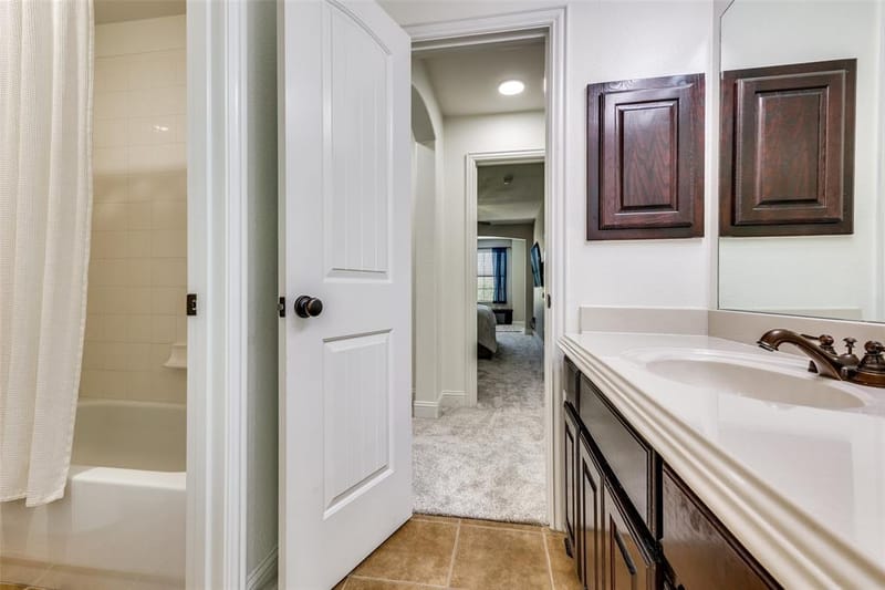 400 S Hampton Court, Lewisville TX 75056 - Photo 22