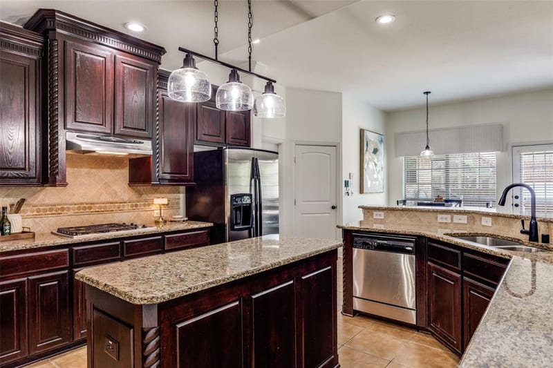 400 S Hampton Court, Lewisville TX 75056 - Photo 9