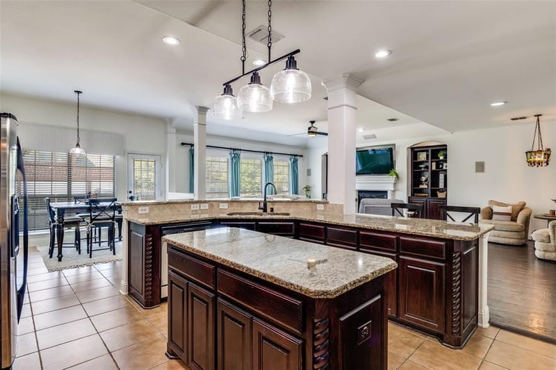 400 S Hampton Court, Lewisville TX 75056 - Photo 10