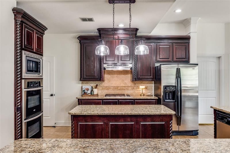 400 S Hampton Court, Lewisville TX 75056 - Photo 8