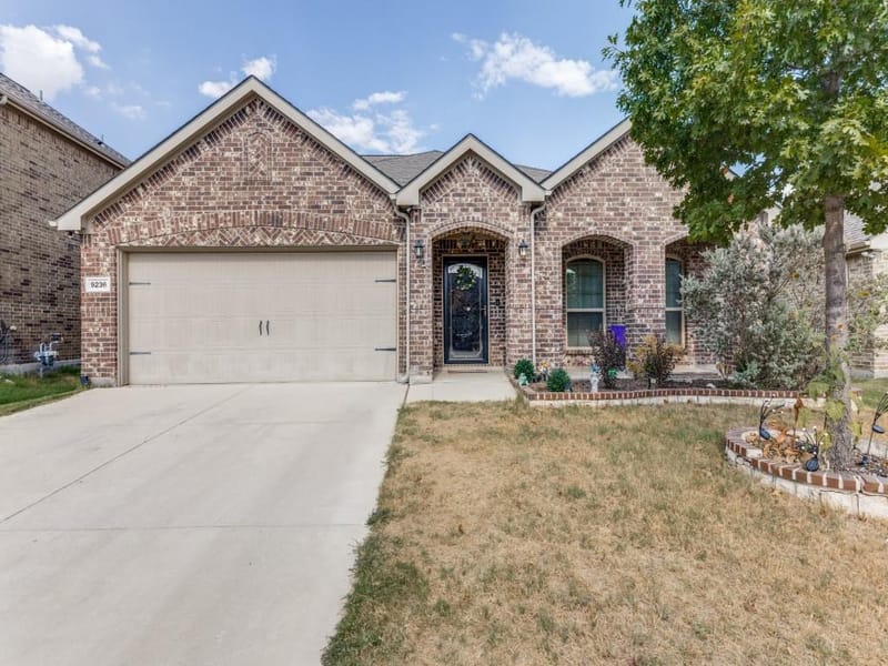 9236 Flying Eagle Lane, Fort Worth TX 76131