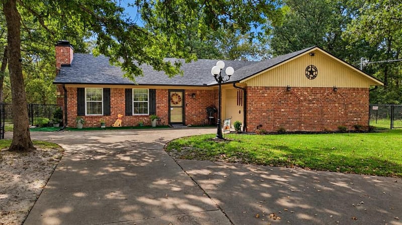 3602 San Saba, Athens TX 75752