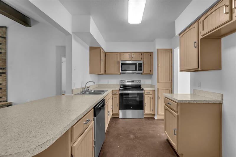 1916 Heidelberg Drive, Fort Worth TX 76134 - Photo 10