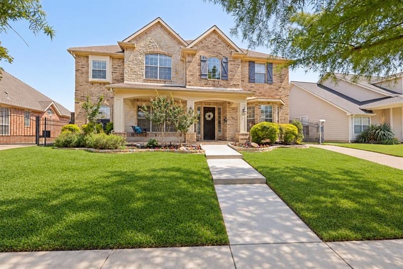 2521 Sir Tristram Lane, Lewisville TX 75056