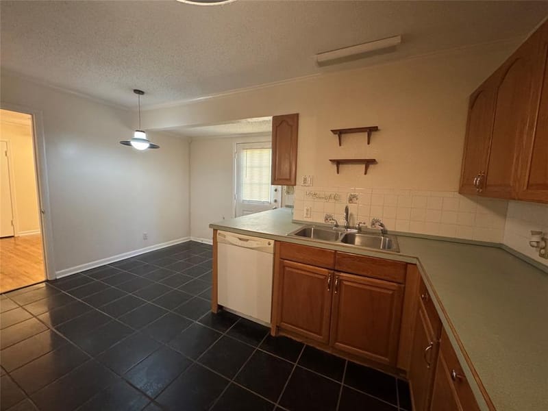6829 Hightower Street, Fort Worth TX 76112 - Photo 6