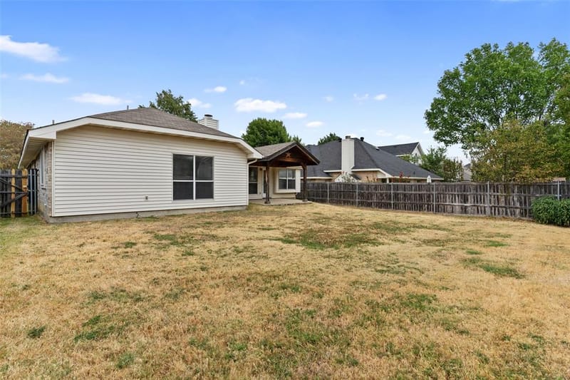 718 W Lonesome Dove Trail, Arlington TX 76001 - Photo 27