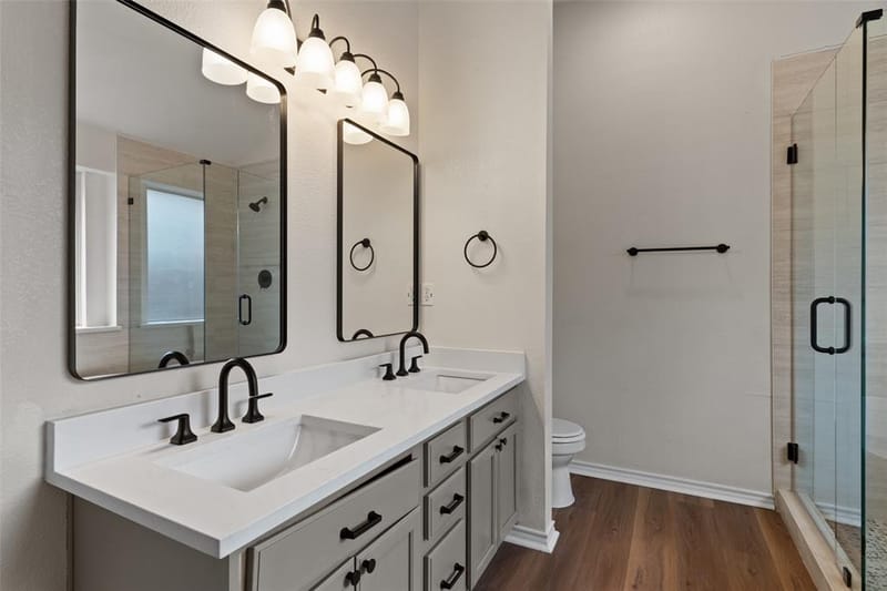 718 W Lonesome Dove Trail, Arlington TX 76001 - Photo 6