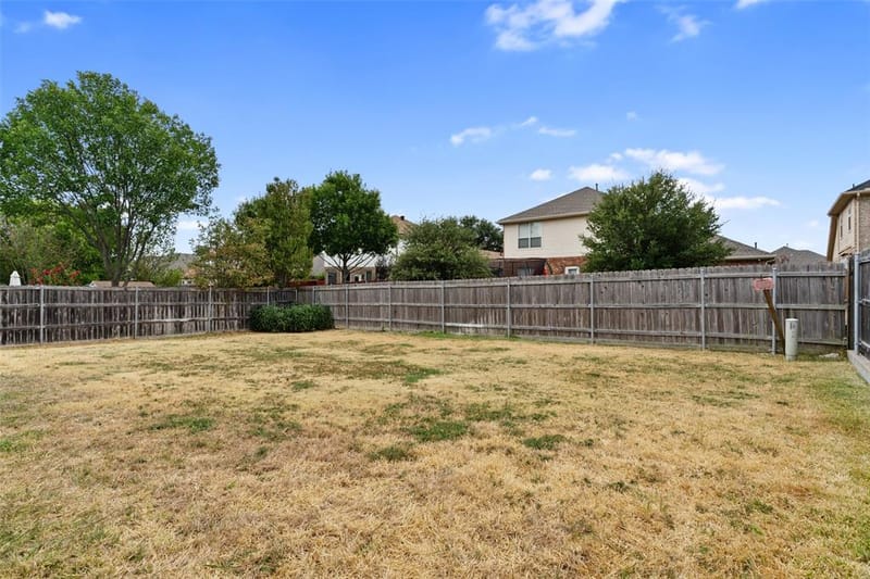 718 W Lonesome Dove Trail, Arlington TX 76001 - Photo 26