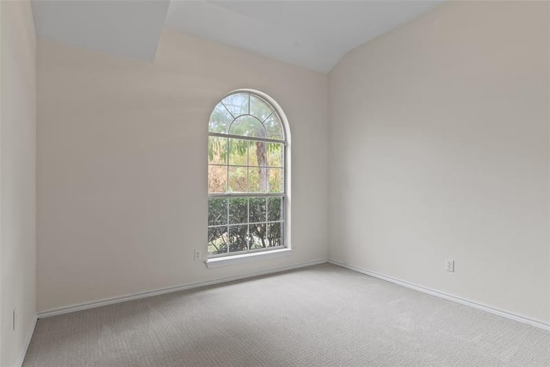 718 W Lonesome Dove Trail, Arlington TX 76001 - Photo 9