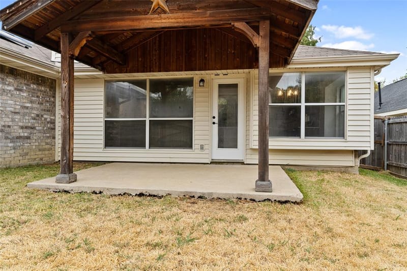 718 W Lonesome Dove Trail, Arlington TX 76001 - Photo 24