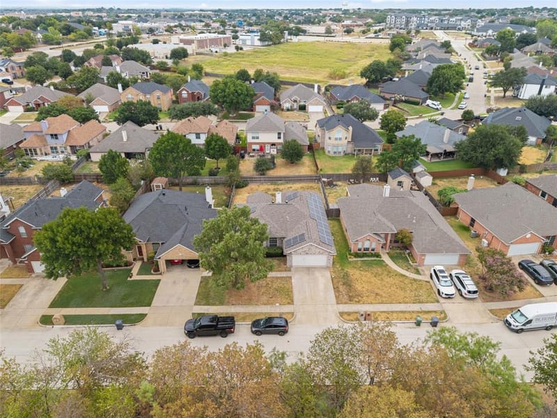 718 W Lonesome Dove Trail, Arlington TX 76001 - Photo 30
