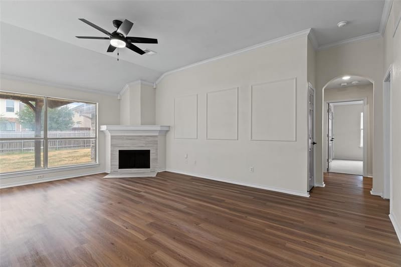 718 W Lonesome Dove Trail, Arlington TX 76001 - Photo 10