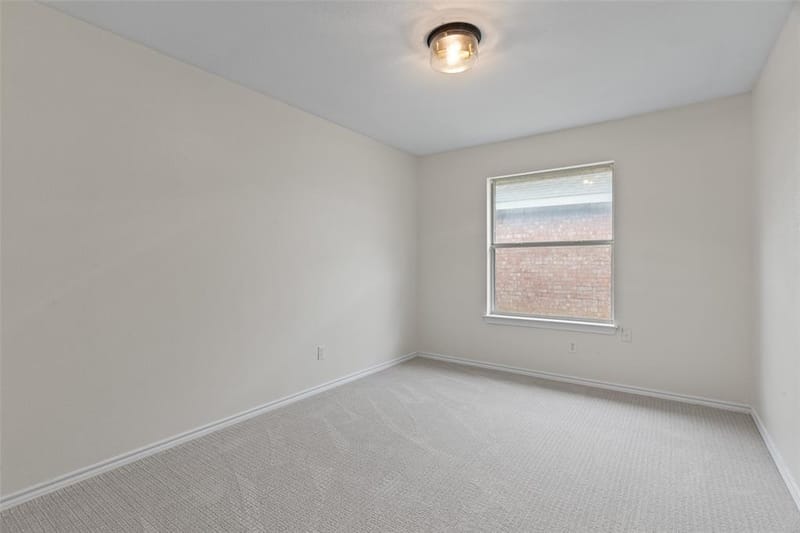 718 W Lonesome Dove Trail, Arlington TX 76001 - Photo 18