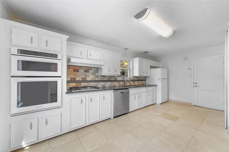 4802 W Mockingbird Lane, Dallas TX 75209 - Photo 18