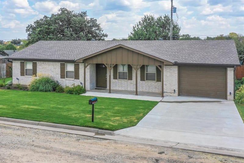 128 Oak Creek Street, Jacksboro TX 76458 - Photo 2