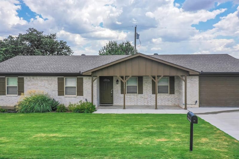 128 Oak Creek Street, Jacksboro TX 76458