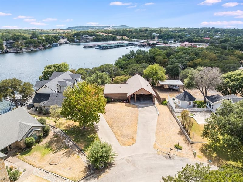 643 S Rough Creek Court, Granbury TX 76048