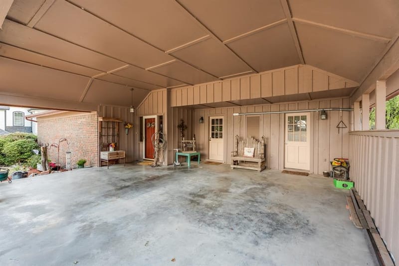 643 S Rough Creek Court, Granbury TX 76048 - Photo 4