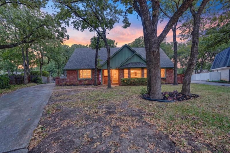1000 Cherry Court, Hurst TX 76053
