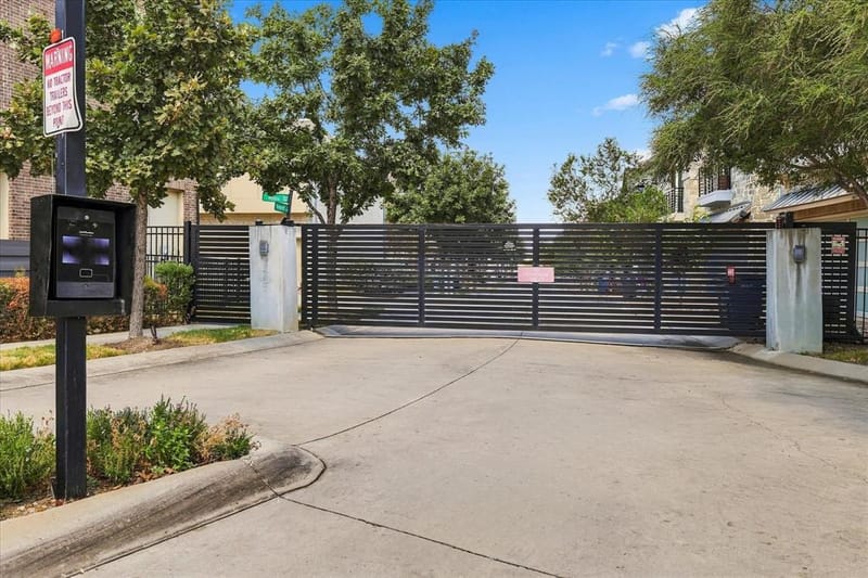 7846 Verona Place, Dallas TX 75231 - Photo 32
