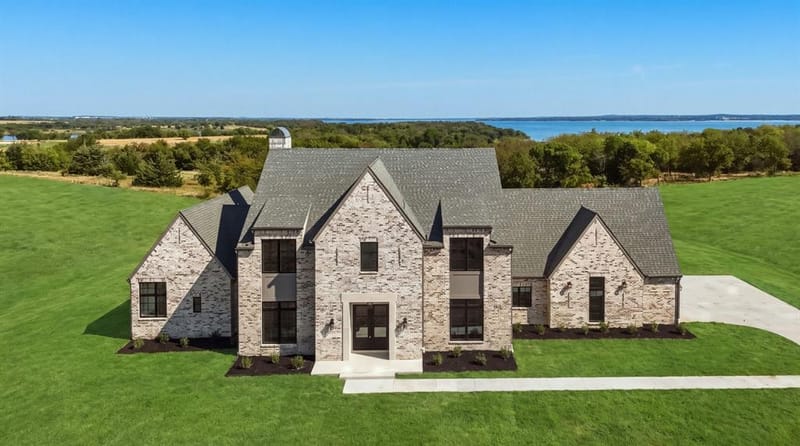 1111 Lakeway Drive, Sanger TX 76266