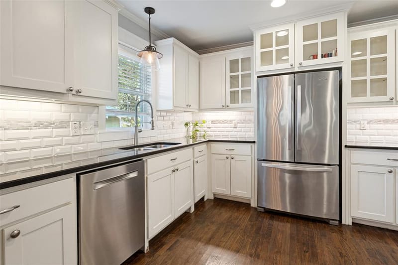 1010 Woodlawn Avenue, Dallas TX 75208 - Photo 13