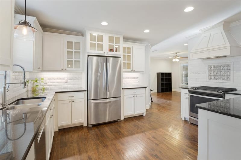 1010 Woodlawn Avenue, Dallas TX 75208 - Photo 11