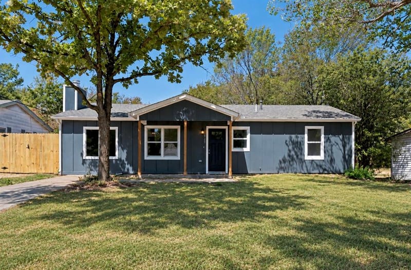 125 NE Cindy Lane, Burleson TX 76028