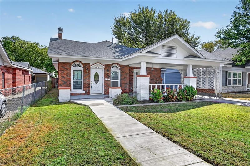 316 S Montreal Avenue, Dallas TX 75208 - Photo 2