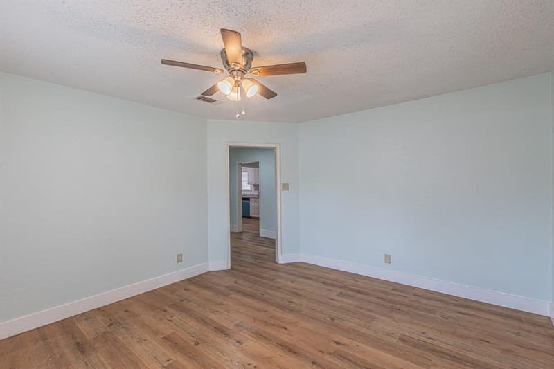 2543 E Ann Arbor Avenue, Dallas TX 75216 - Photo 6