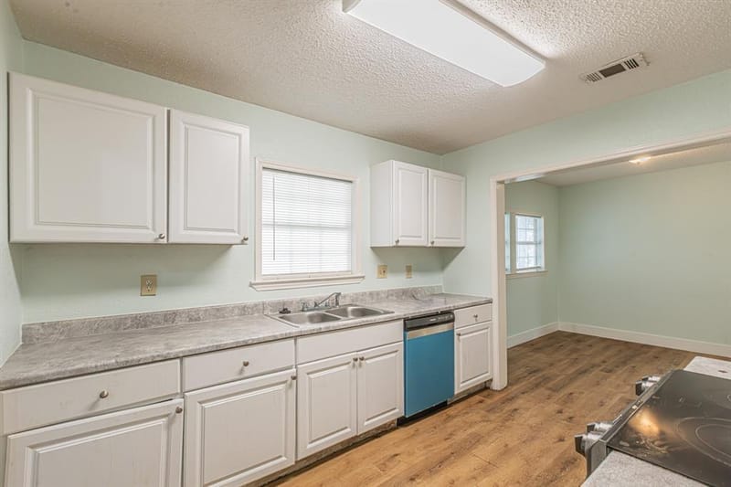 2543 E Ann Arbor Avenue, Dallas TX 75216 - Photo 16