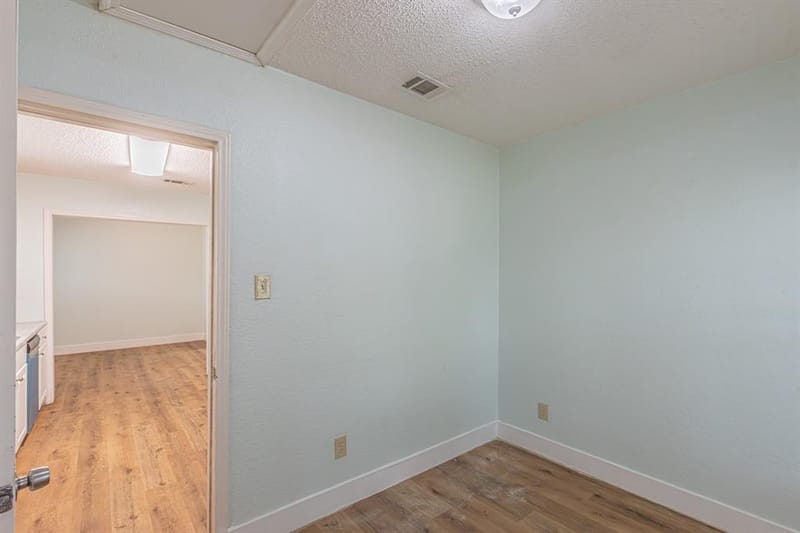 2543 E Ann Arbor Avenue, Dallas TX 75216 - Photo 22