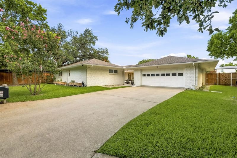 7429 Tangleglen Drive, Dallas TX 75248 - Photo 32