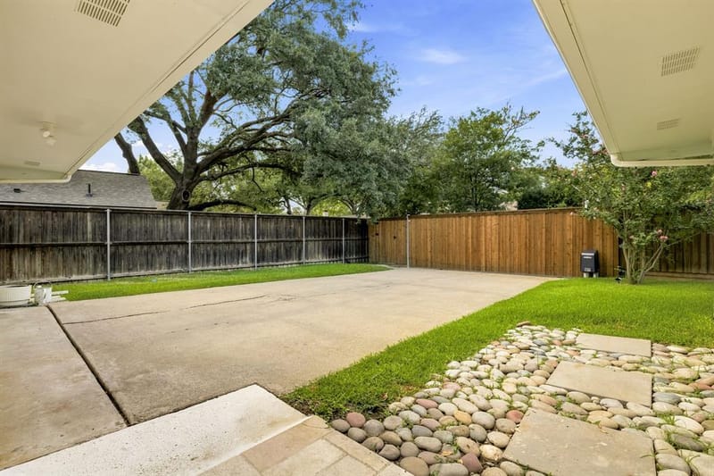 7429 Tangleglen Drive, Dallas TX 75248 - Photo 34