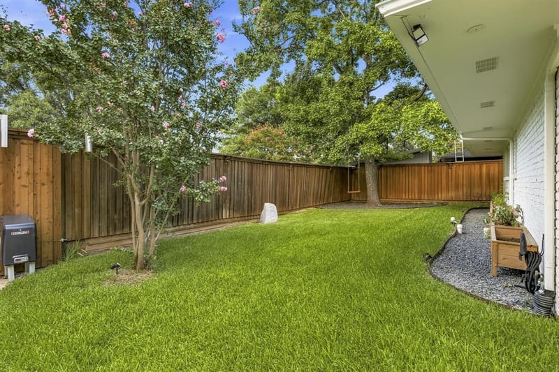 7429 Tangleglen Drive, Dallas TX 75248 - Photo 33