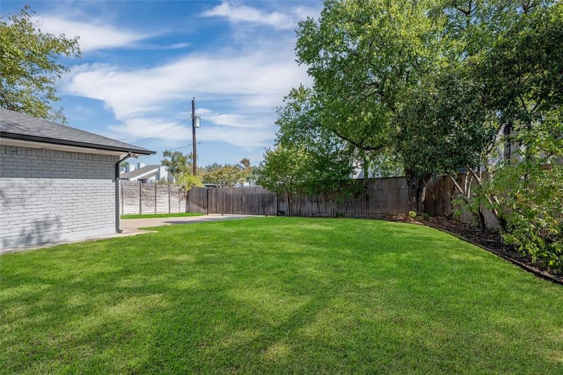 11335 Mccree Road, Dallas TX 75238 - Photo 31