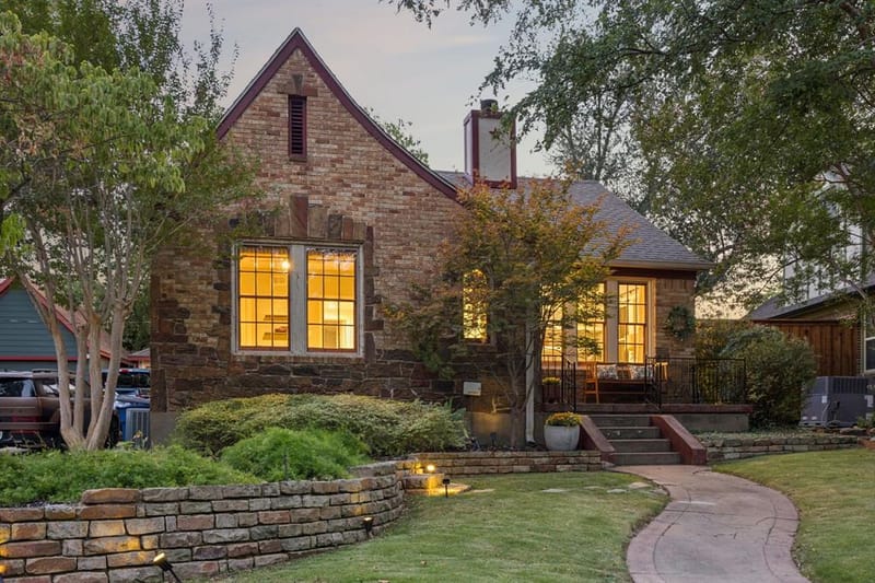 1027 Sarasota Circle, Dallas TX 75223 - Photo 4
