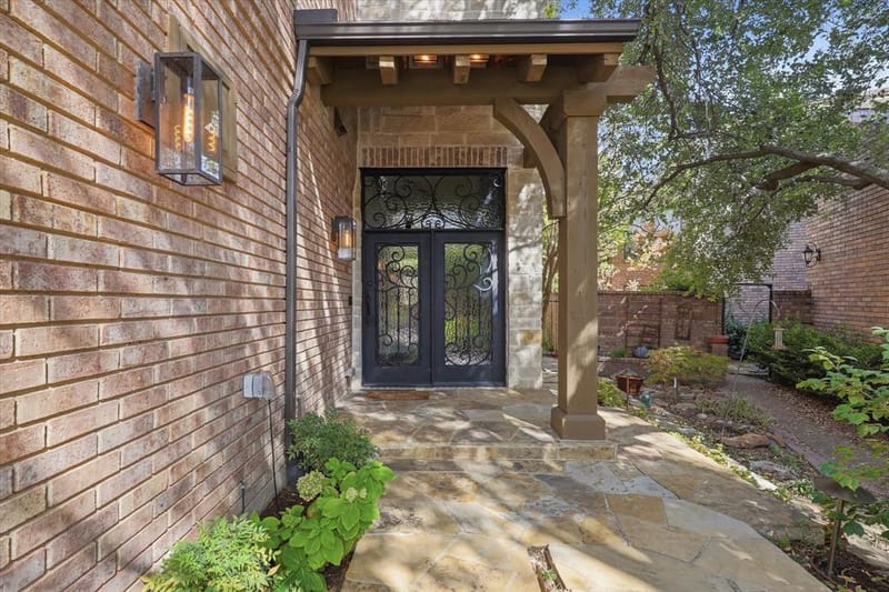 3465 Courtyard Circle, Farmers Branch TX 75234 - Photo 2