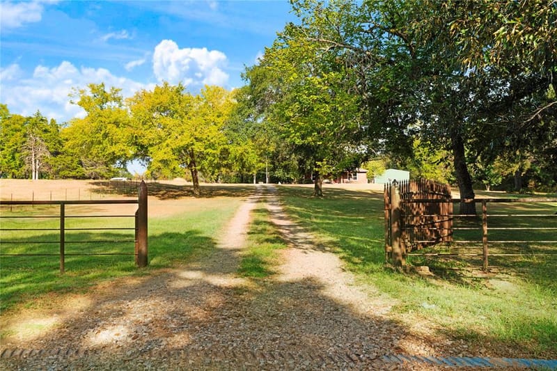 1965 County Road 44250, Powderly TX 75473