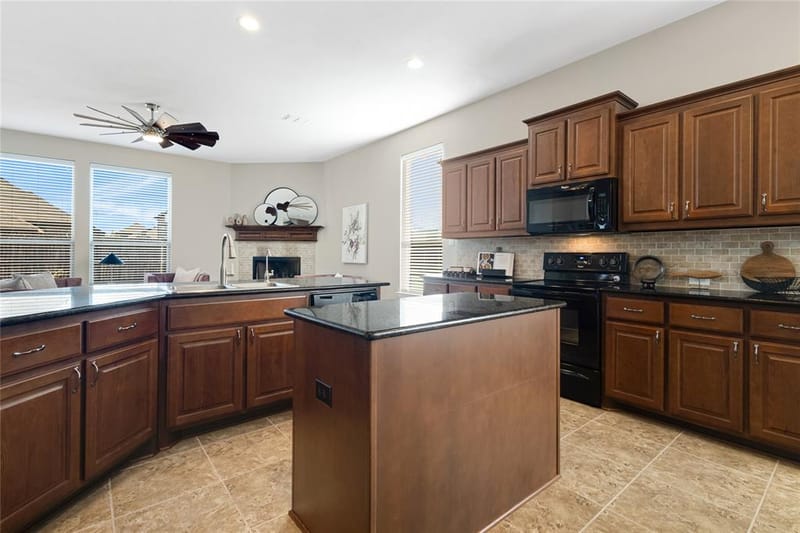 288 Hilltop Drive, Justin TX 76247 - Photo 13