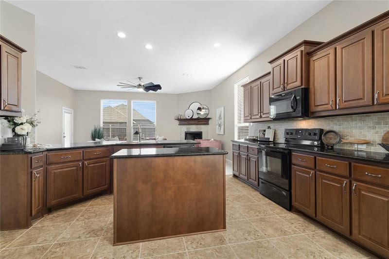288 Hilltop Drive, Justin TX 76247 - Photo 15