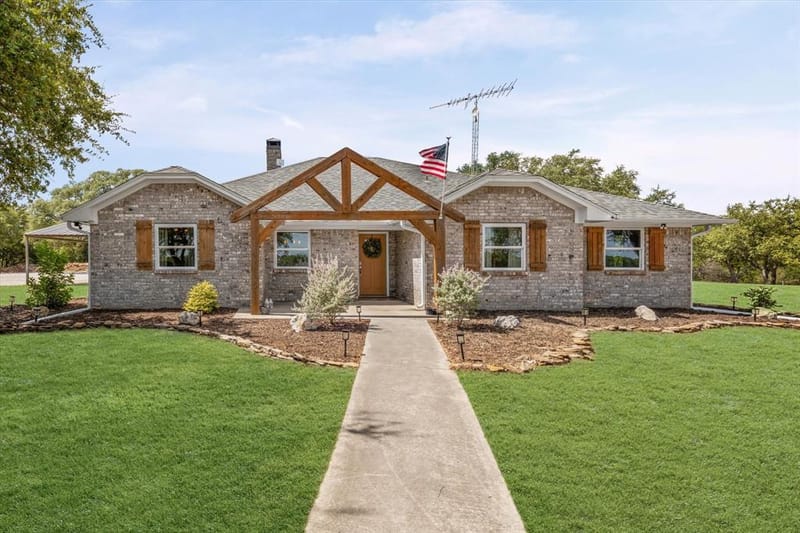314 Bend Of The Bosque Road, China Spring TX 76633 - Photo 2